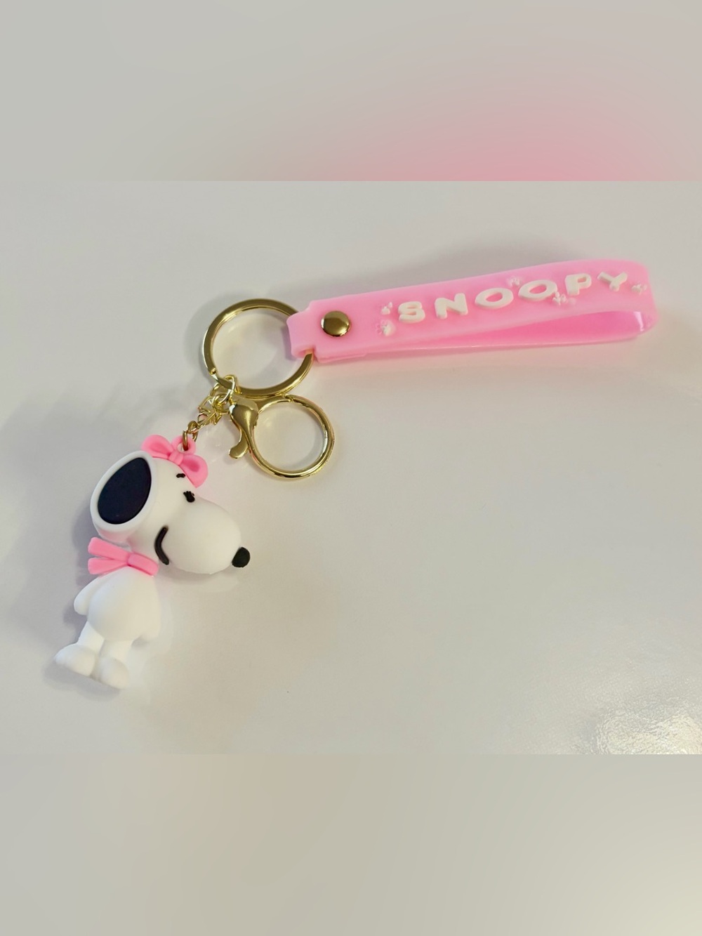 Pink Silicone Snoopy Keychain - Picture 5 of 5